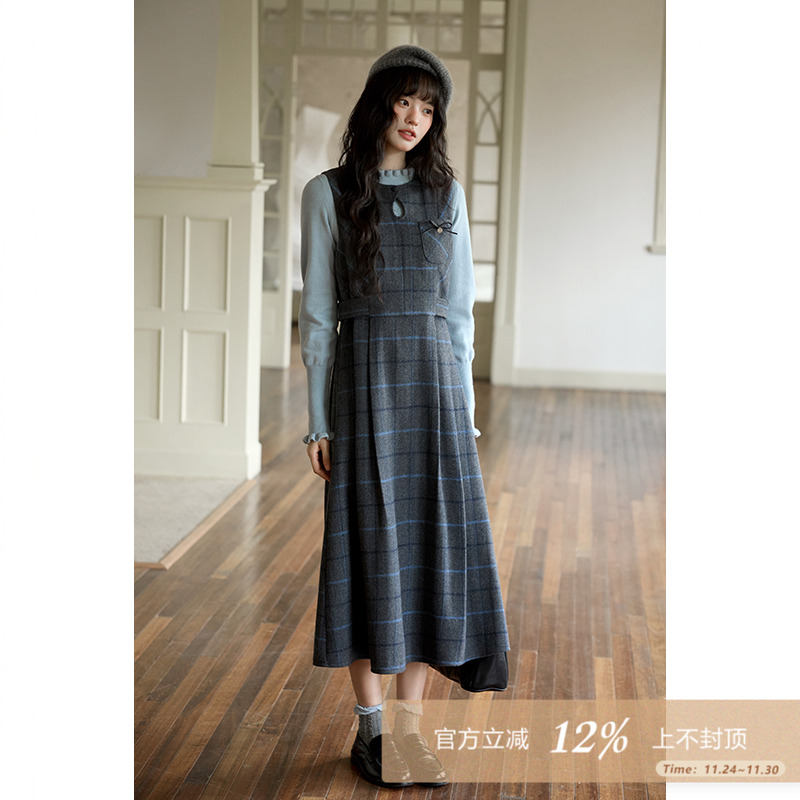 夕蒙2025新款冬季韩系气质裙子巨好看独特绝美小众格纹毛呢连衣裙