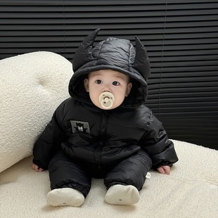 婴儿连体羽绒服冬季帅气男宝白鸭绒保暖爬爬服洋气宝宝连体衣冬装