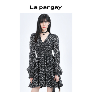 Lapargay纳帕佳2023秋冬新款连衣裙女桑蚕丝收腰显瘦V领印花裙子