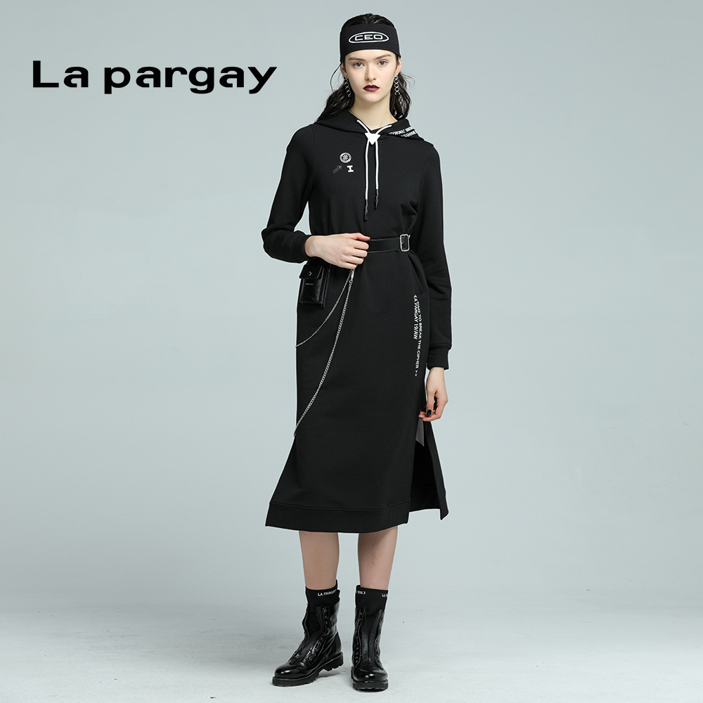 黑色针织中长款连衣裙