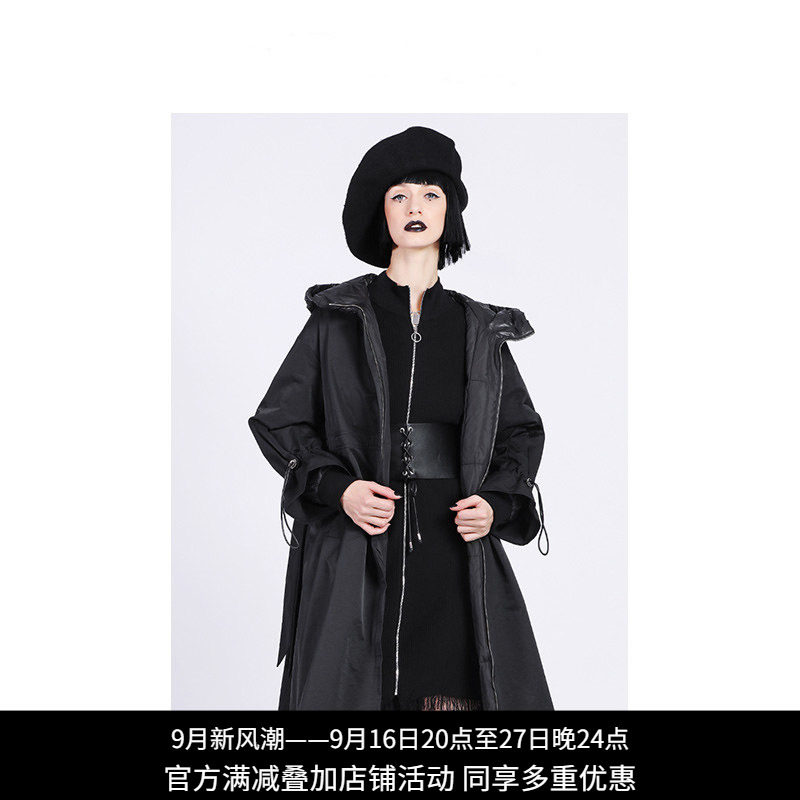 黑色羽绒服外套Lapargay