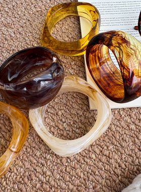 KOKOCYNTHIA琥珀流光色系秋冬树脂手镯 2025新款高颜值复古时尚