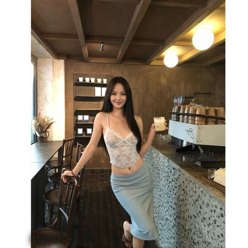 法式蕾丝V领修身吊带背心