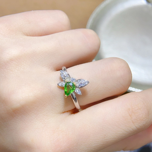 新款到货天然沙弗来戒指高精度颜色好925银精工镶嵌下单有礼品哦