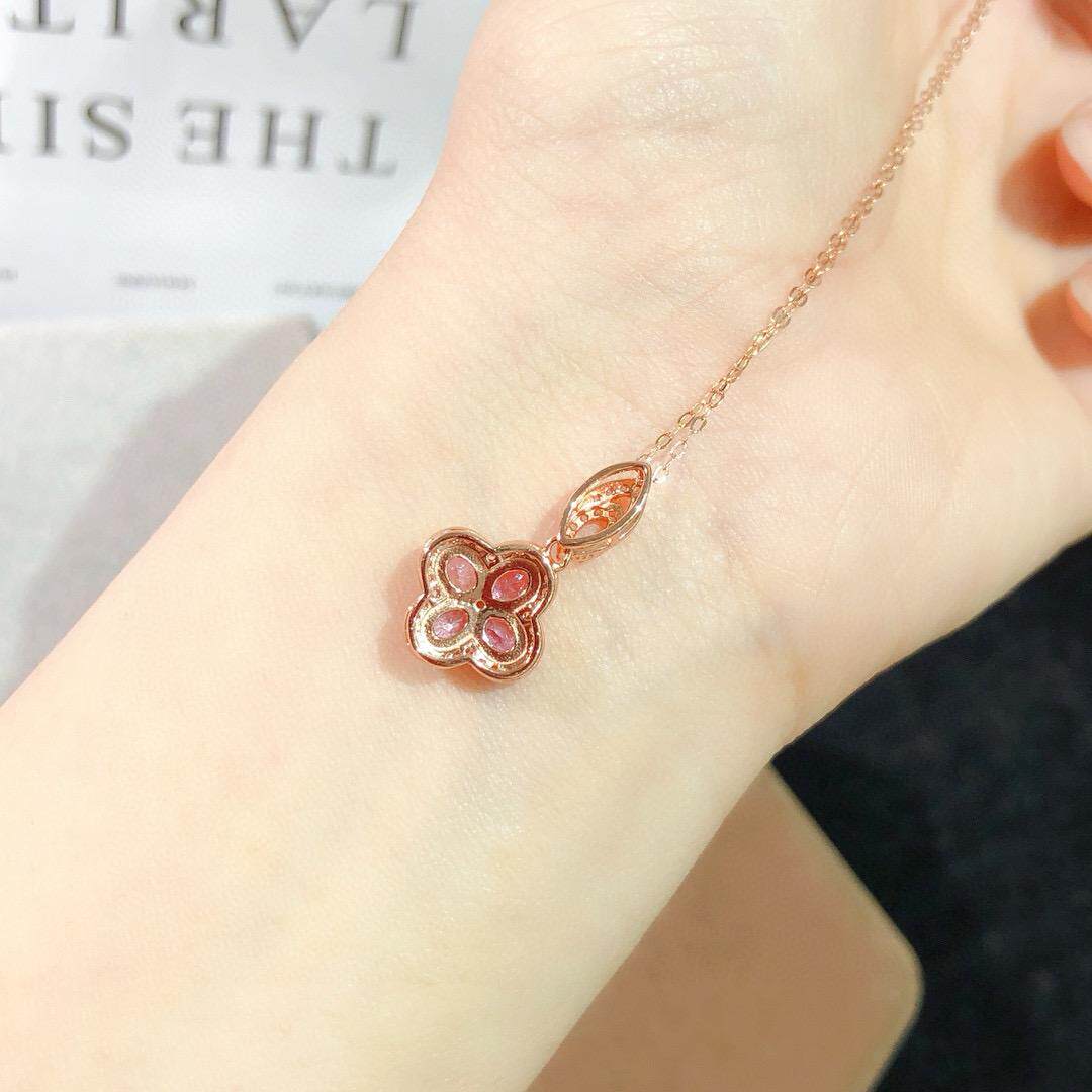 新款S925银镀小众设计感高级轻奢气质百搭项链女款粉色蓝宝石吊坠