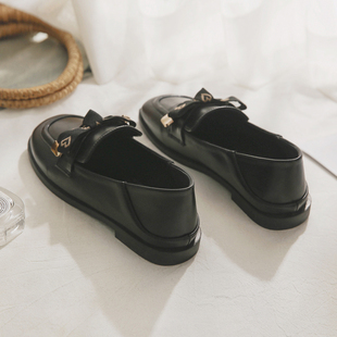 一脚蹬英伦风黑色小皮鞋 春秋季 女鞋 羊皮版 单鞋 法式 新款 配裙子