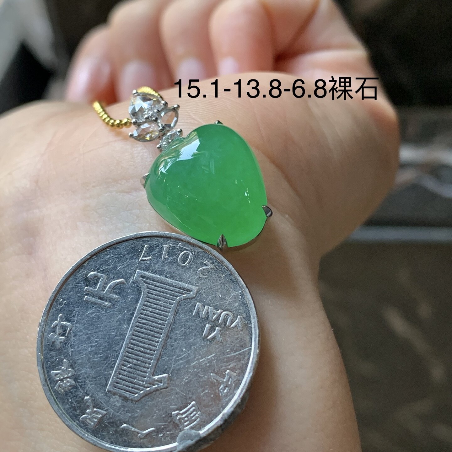 翡翠阳绿色福瓜吊坠 18k金钻镶嵌