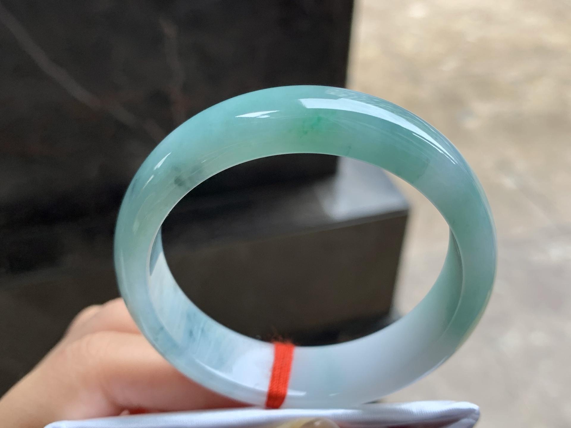 阳绿手镯 天然翡翠 玉质温润 底子细腻 圈口50 51