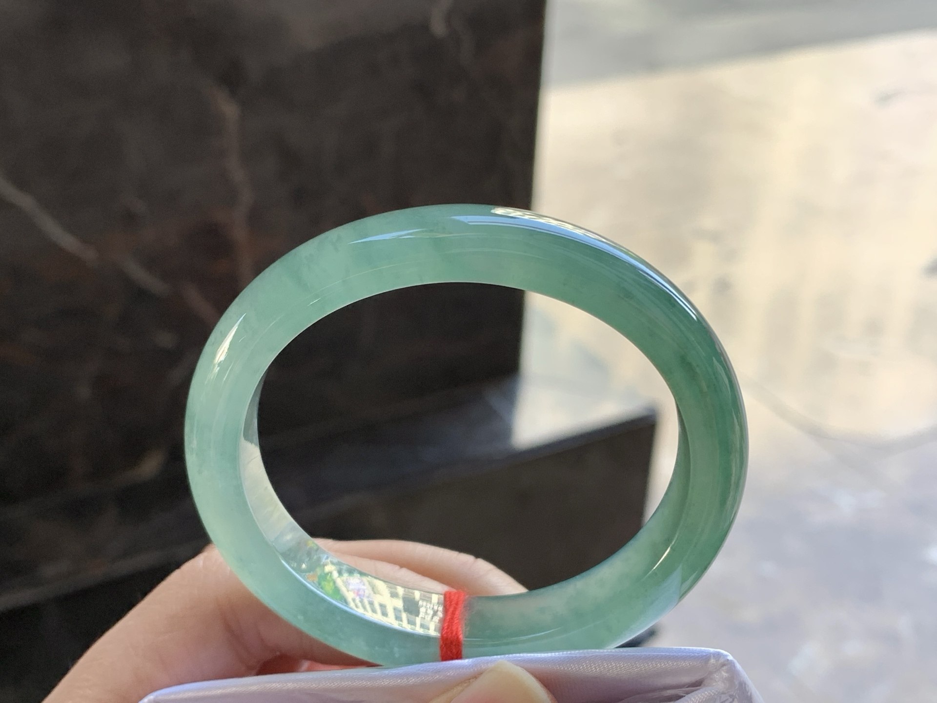 翡翠冰绿贵妃手镯  圈口53 54  相当于正圈51 52