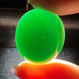 墨翠玻璃种鸽子蛋蛋面 高冰种翡翠大戒面