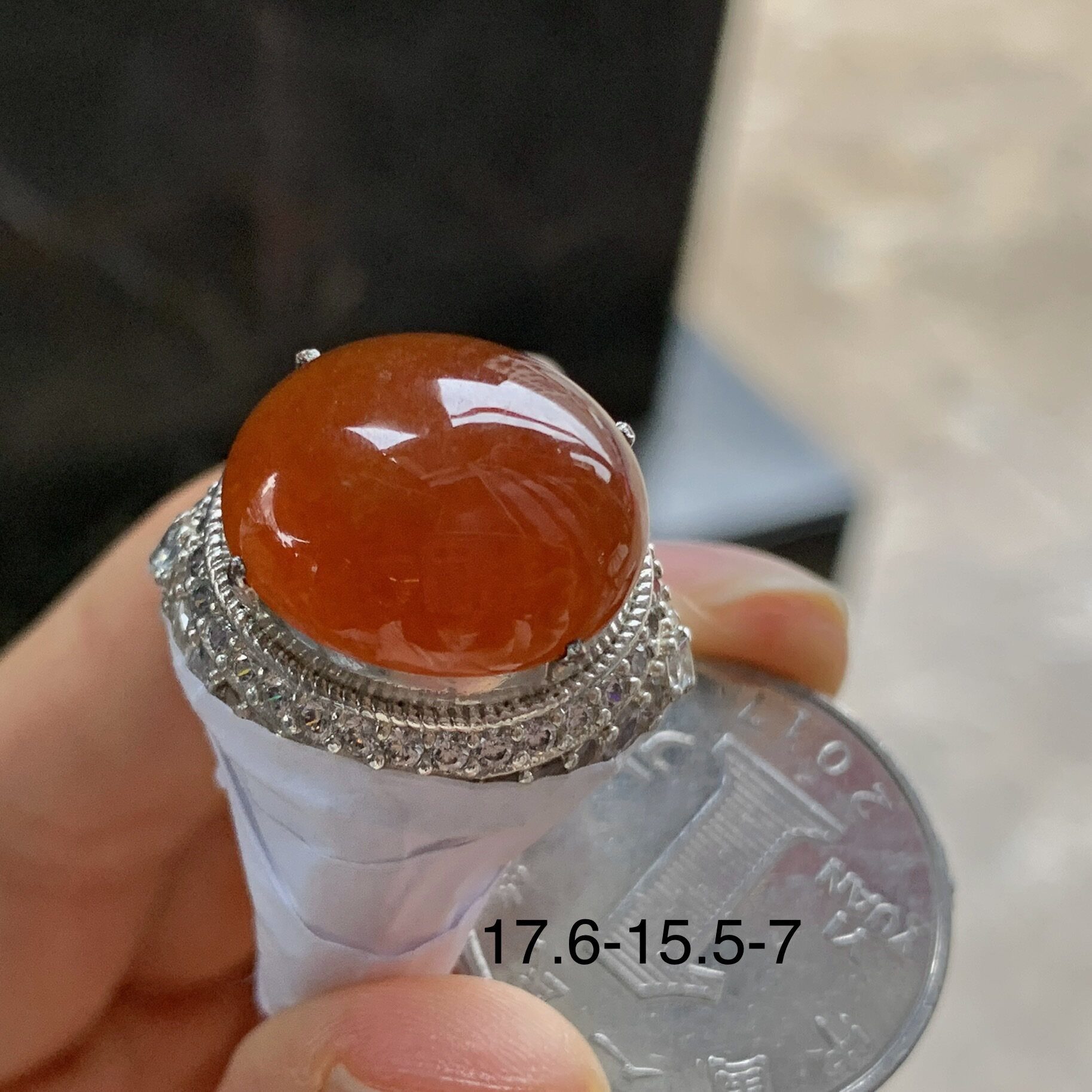 翡翠冰种红翡戒面 颜色鲜艳 玉质温润 形状饱满 价52000