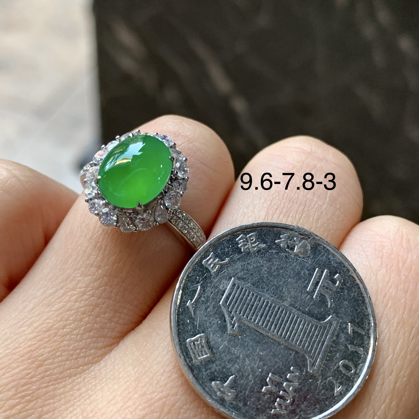 翡翠冰种阳绿戒指 18k金镶嵌