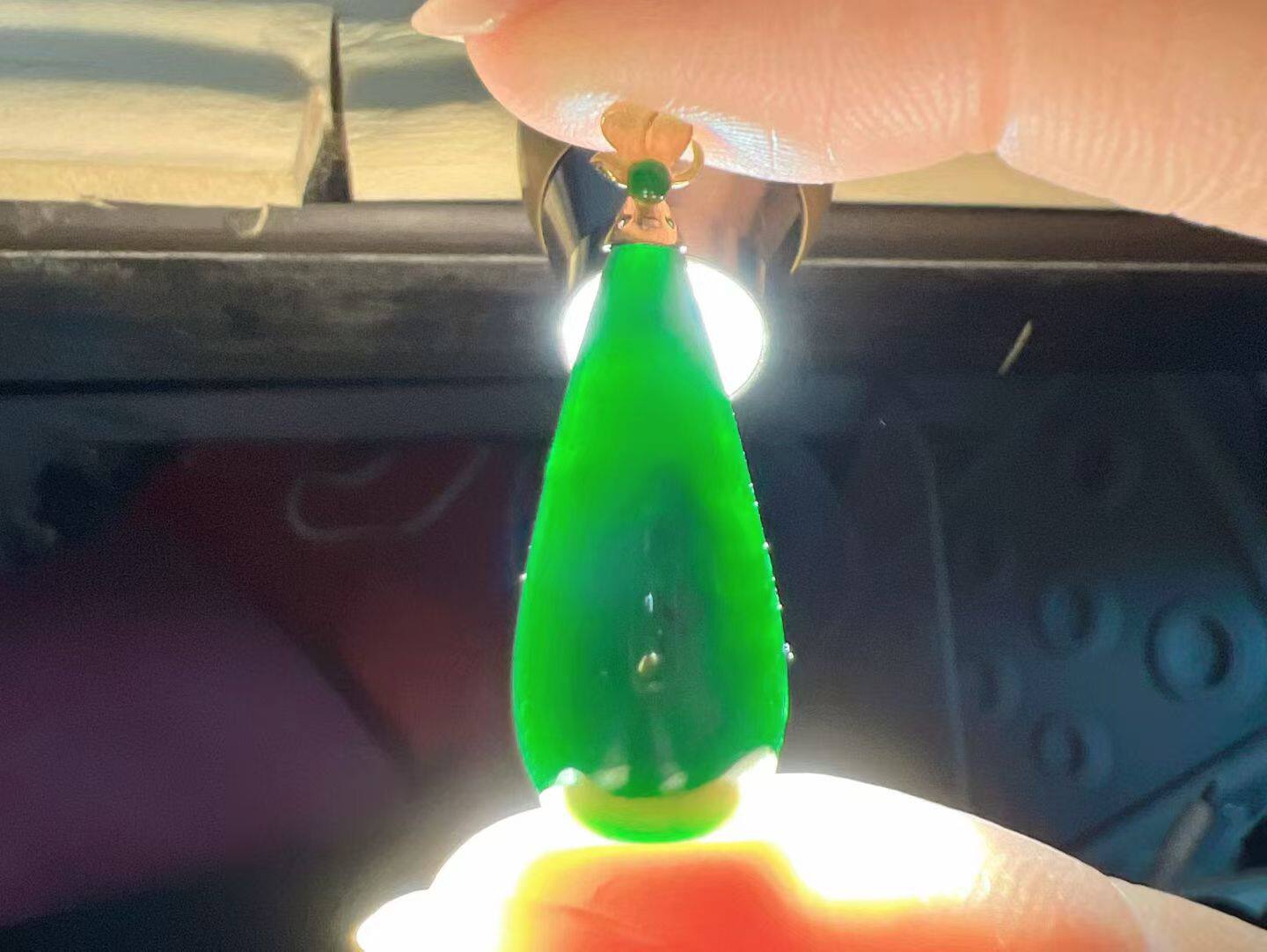 翡翠墨翠水滴吊坠 18k金镶嵌