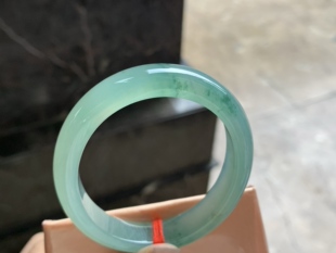 翡翠冰种晴绿飘花贵妃手镯 圈口53 正圈50 51可以带