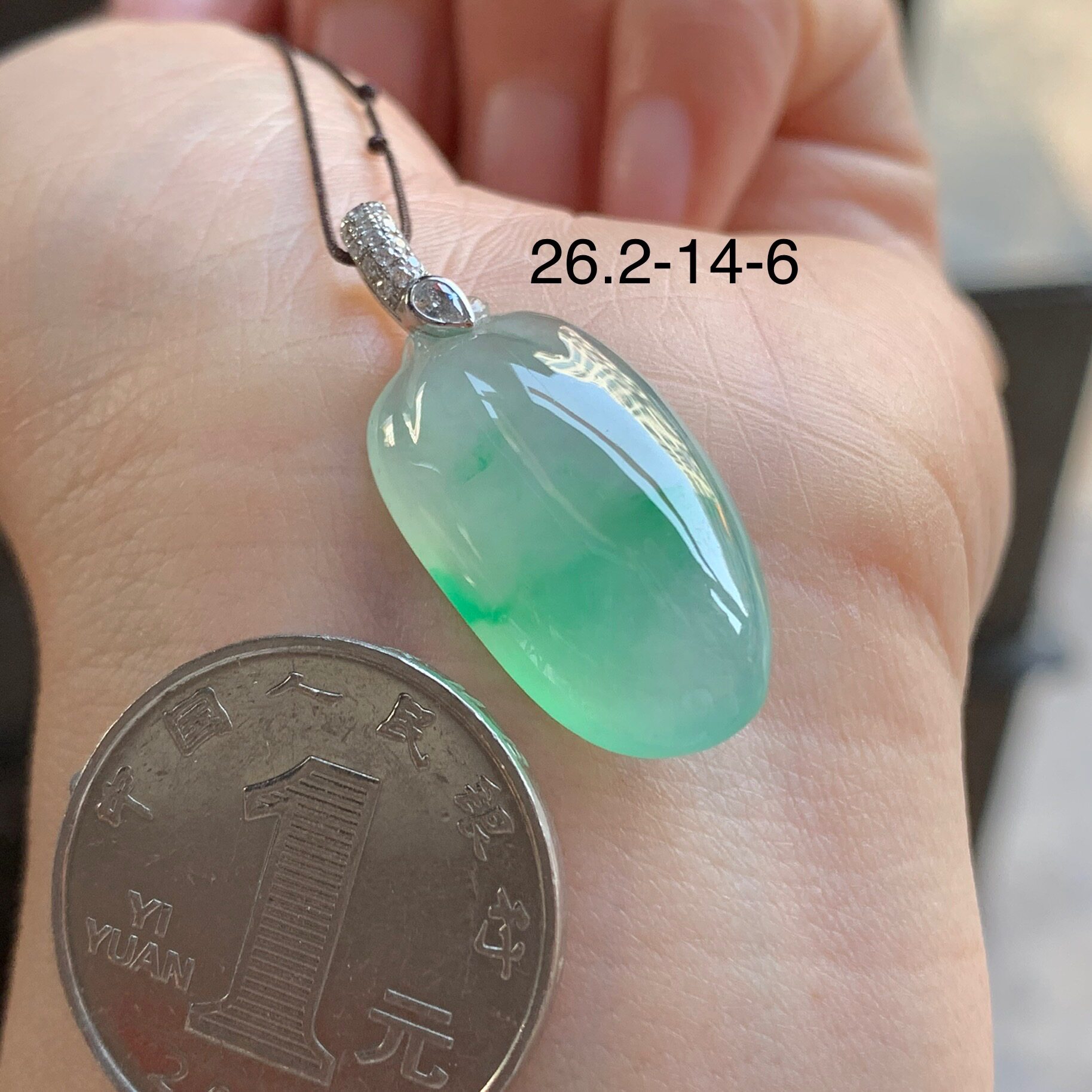 翡翠冰飘绿福瓜吊坠 18k金钻镶嵌