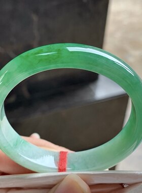 翡翠阳绿辣绿色贵妃手镯 鲜艳浓郁 圈口53 54 相当于正圈51