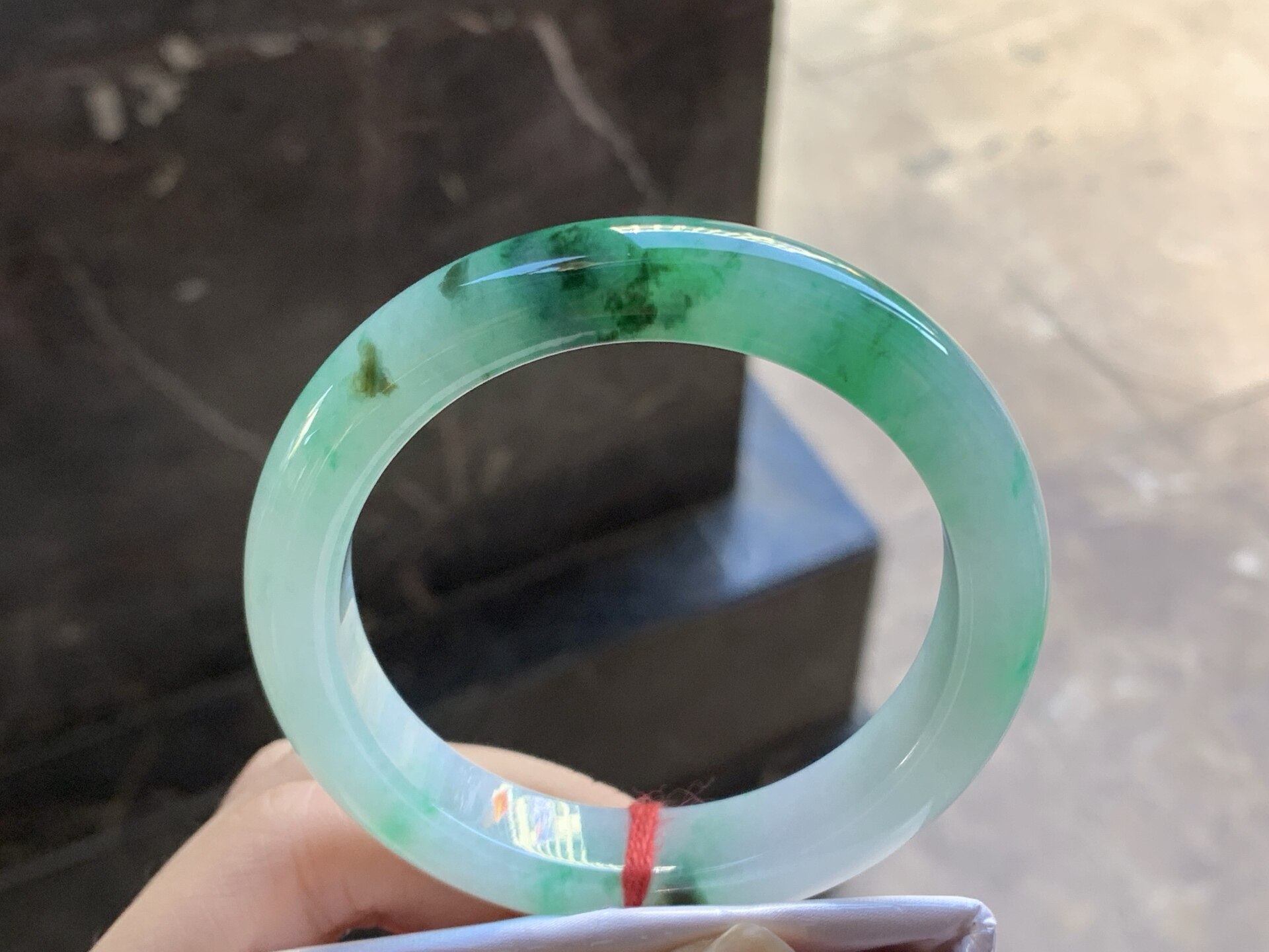 翡翠带色阳绿手镯 圈口56