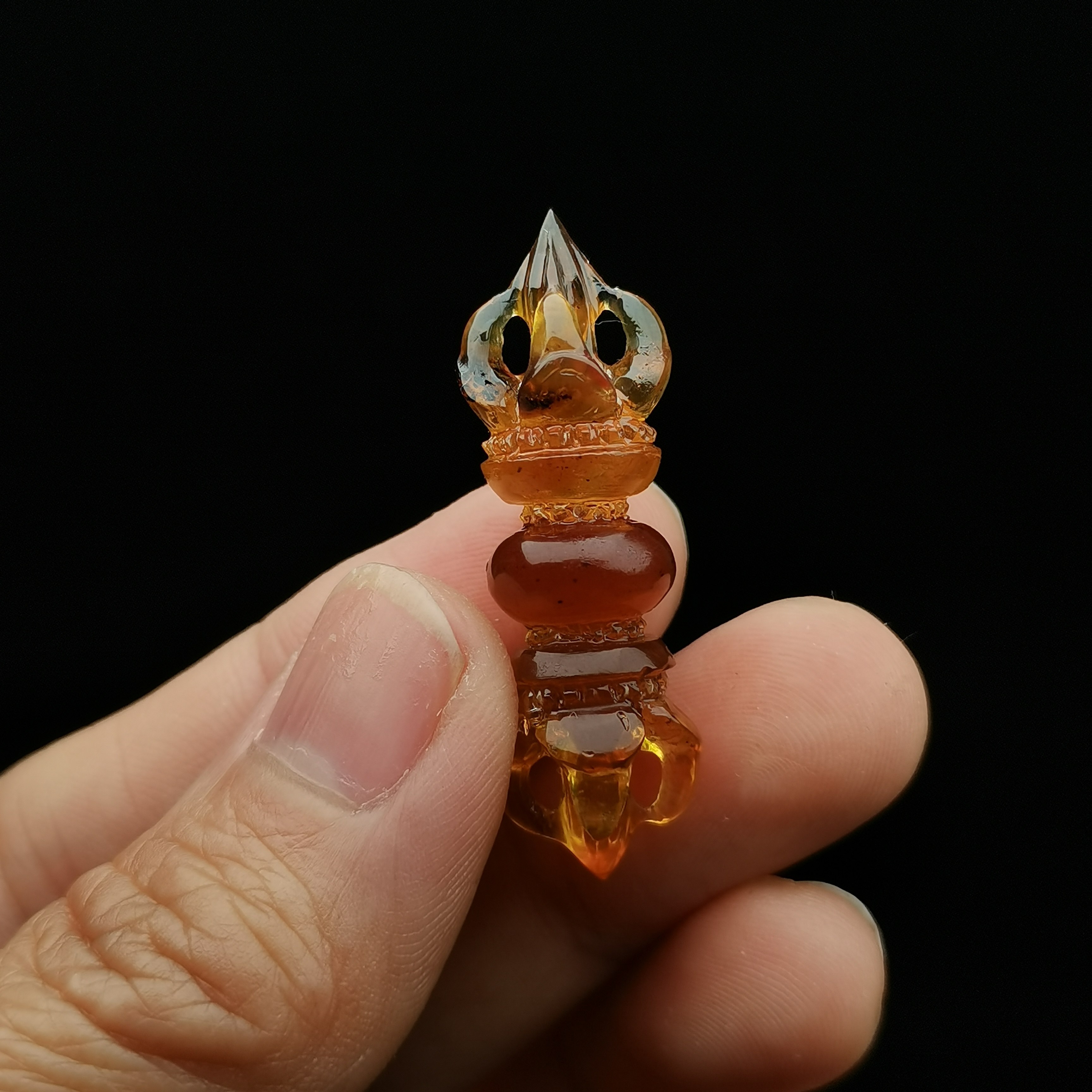 天然抚顺琥珀豆油黄立体镂空雕刻金刚杵降魔杵吊坠挂文玩配饰手串