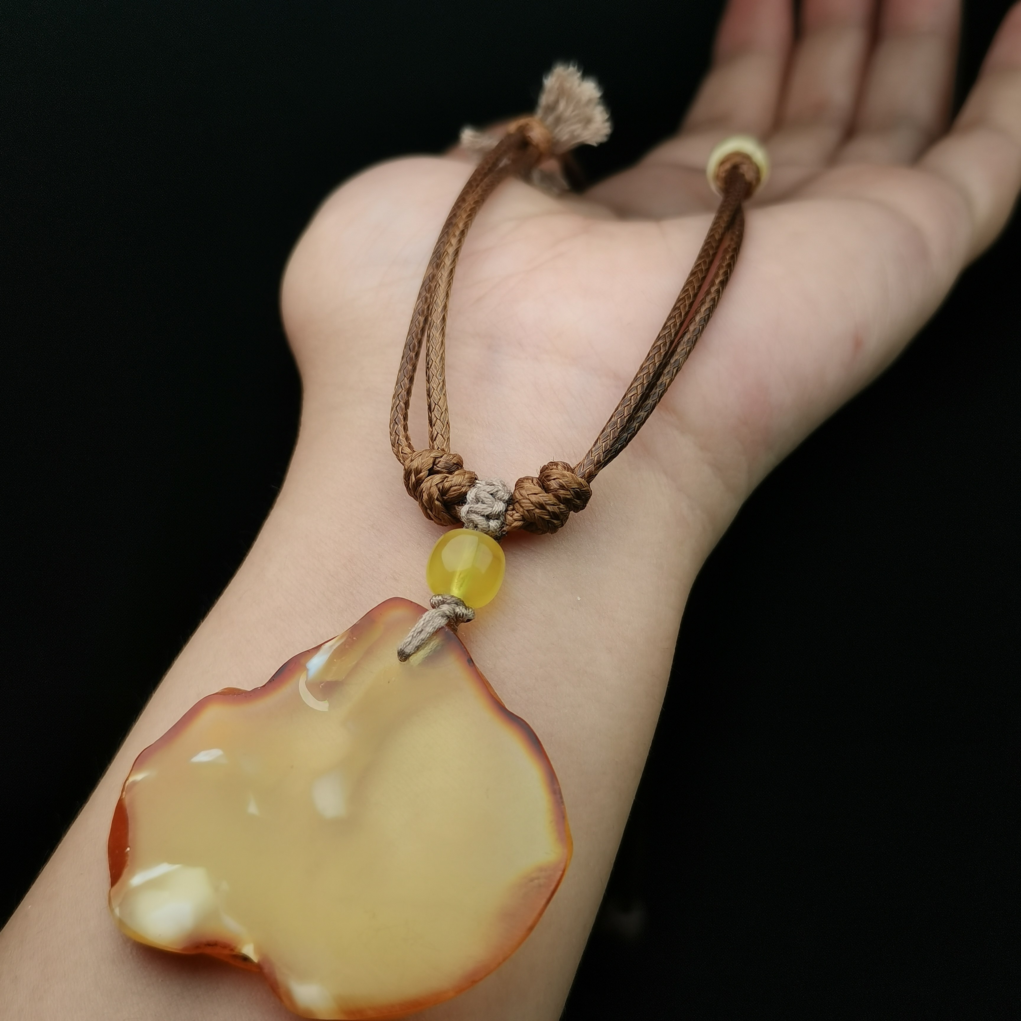 天然原矿琥珀蜜蜡原皮白花意境珀随形吊坠挂件项链毛衣链皮绳搭配