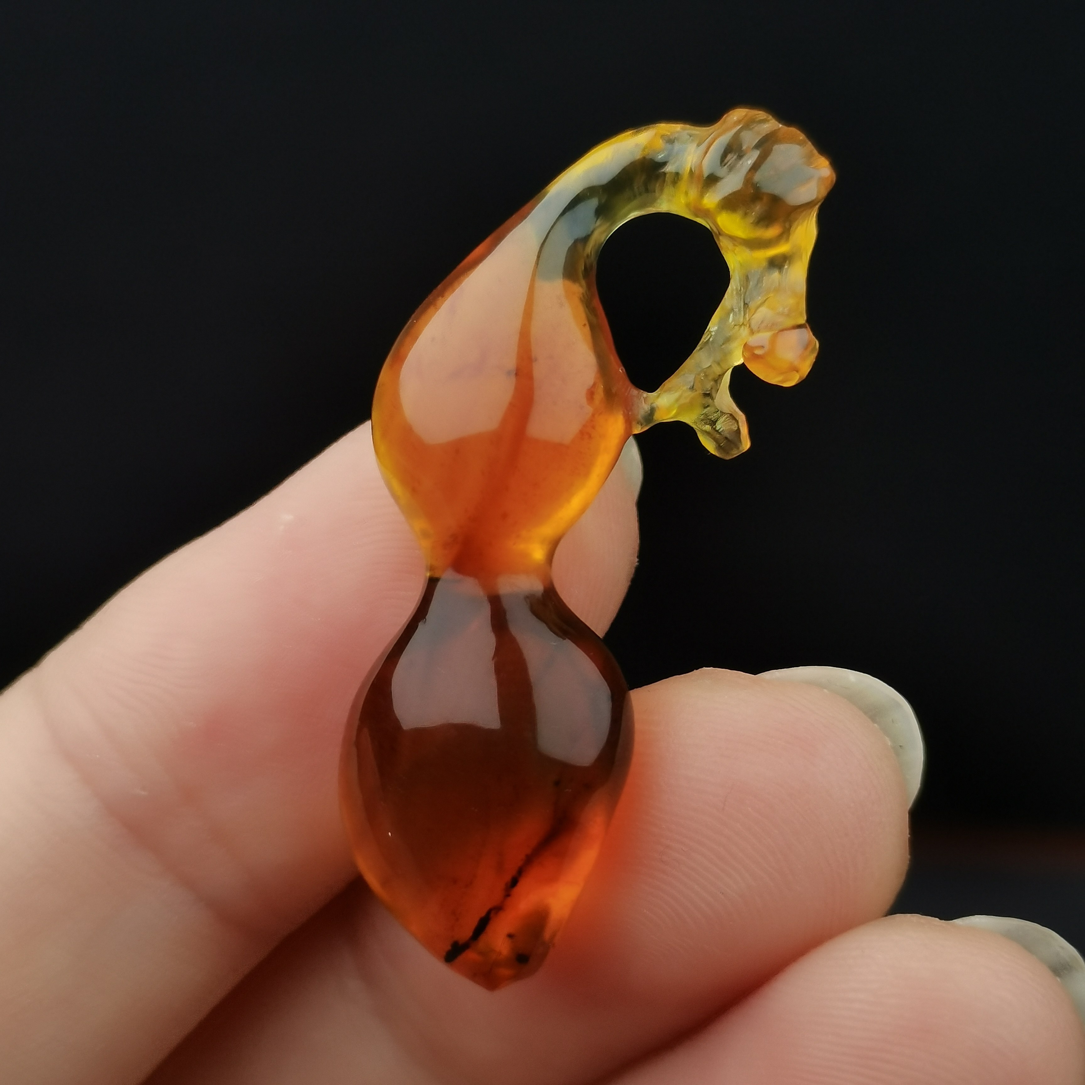 天然抚顺琥珀豆油红植物珀异型立体葫芦血珀文玩手串吊坠配饰diy