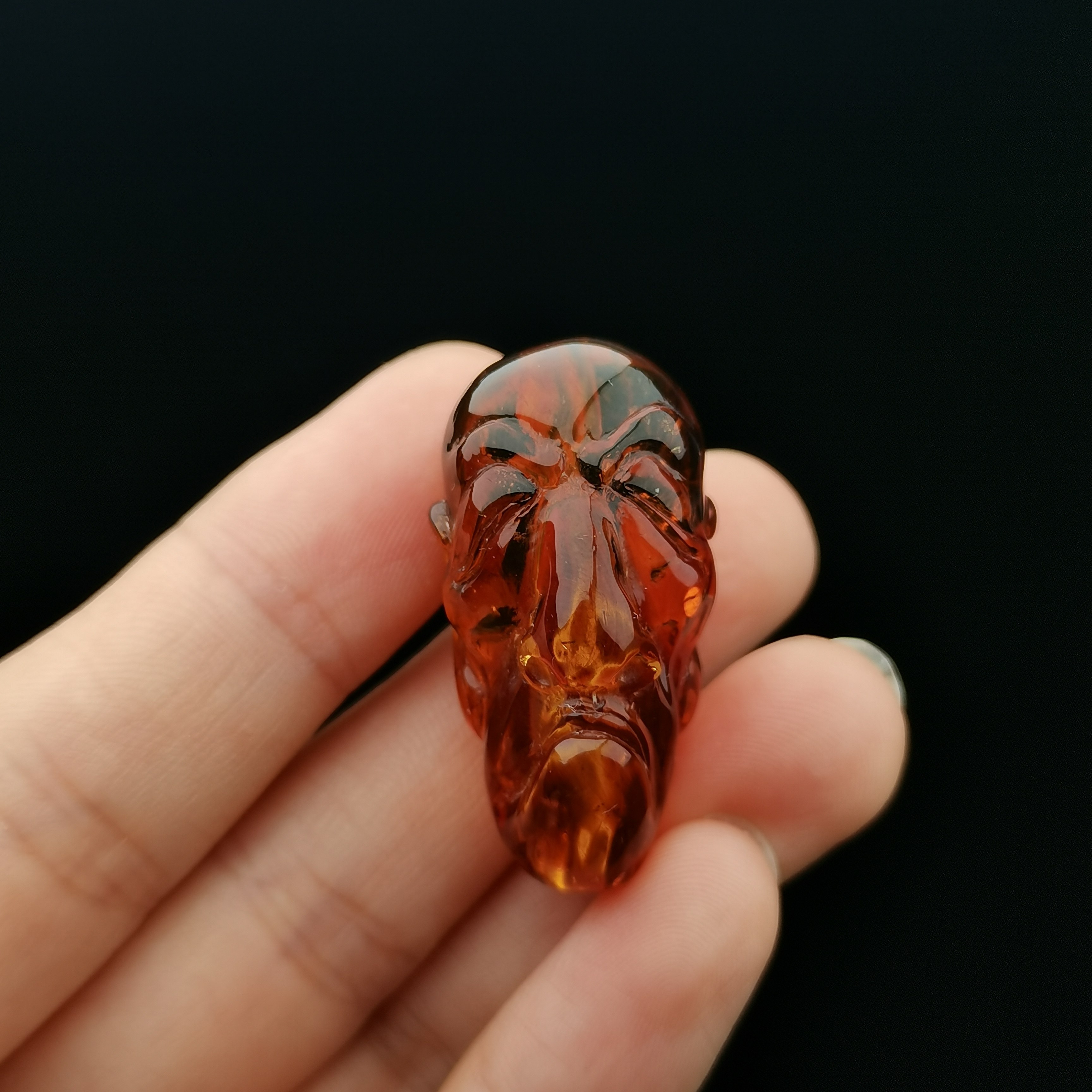 天然抚顺琥珀虫珀罗汉全手工雕件植物花珀翳珀血珀吊坠手串项链