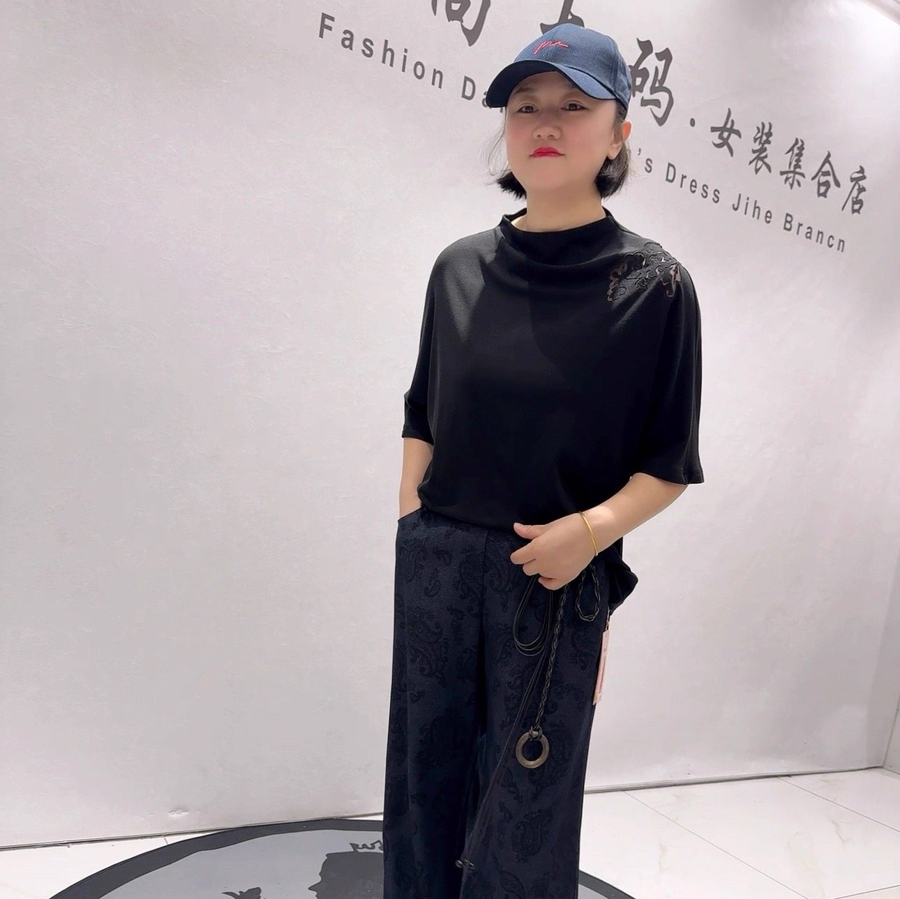 芮娜依莲年货春款大码中袖打底衫