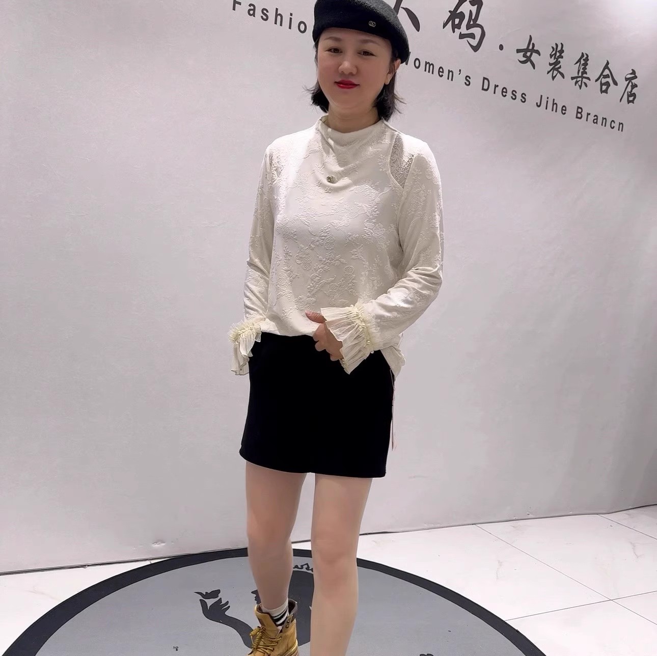 芮娜依莲年货款大码女人味打底衫