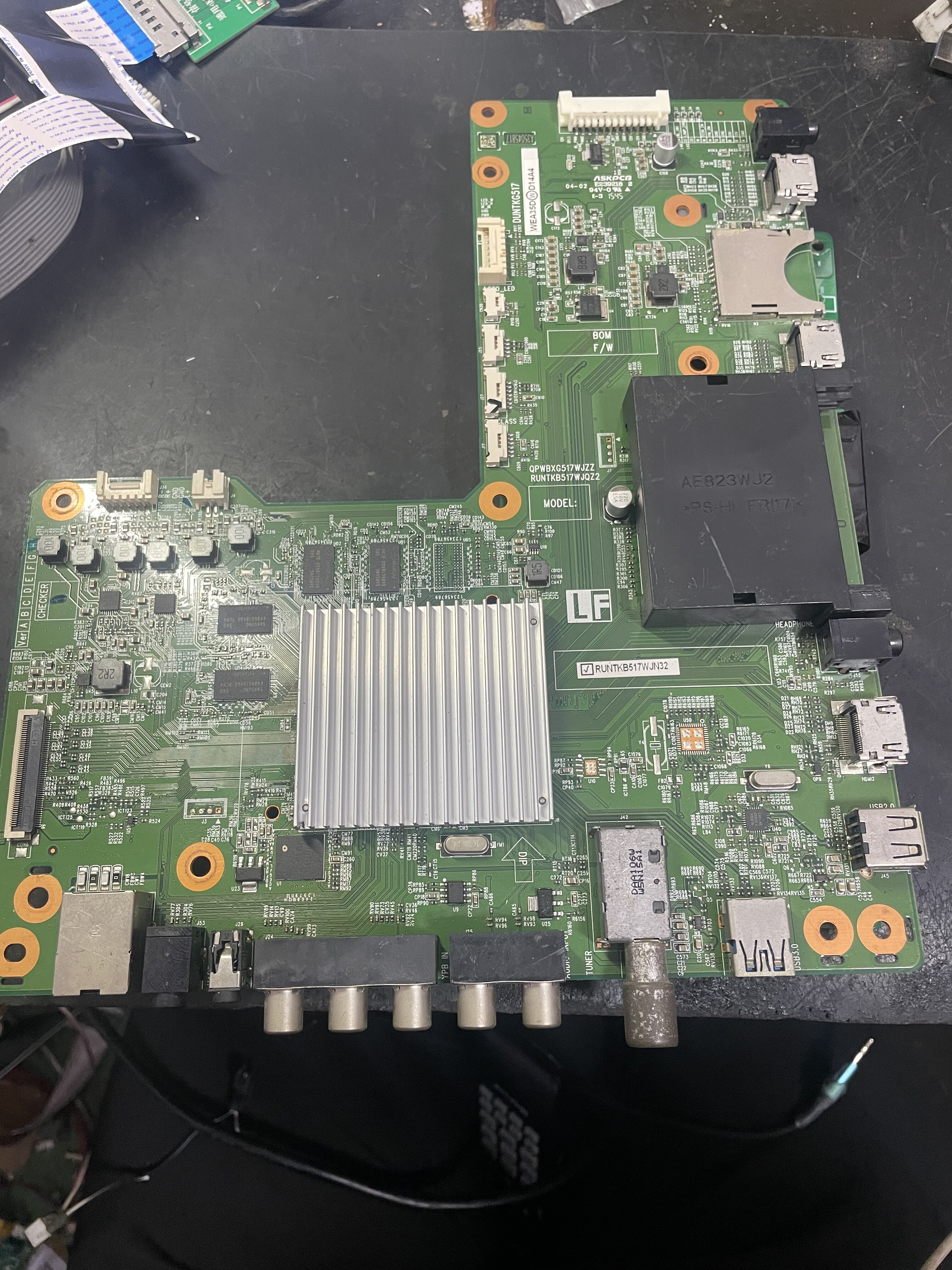 LCD-60UG30A主板QPWBXG517WJZZ DUNTKG517维修 卡机 死机开机重启