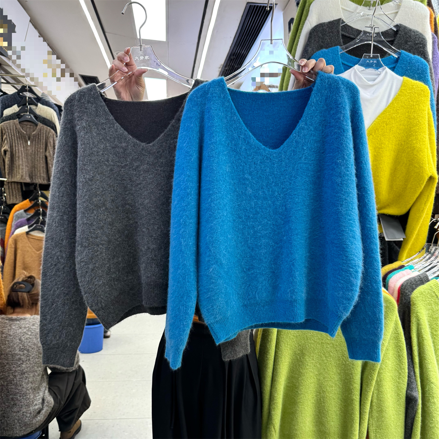 慵懒风V领软糯高质感短款毛衣女2025秋韩版氛围感气质减龄针织衫