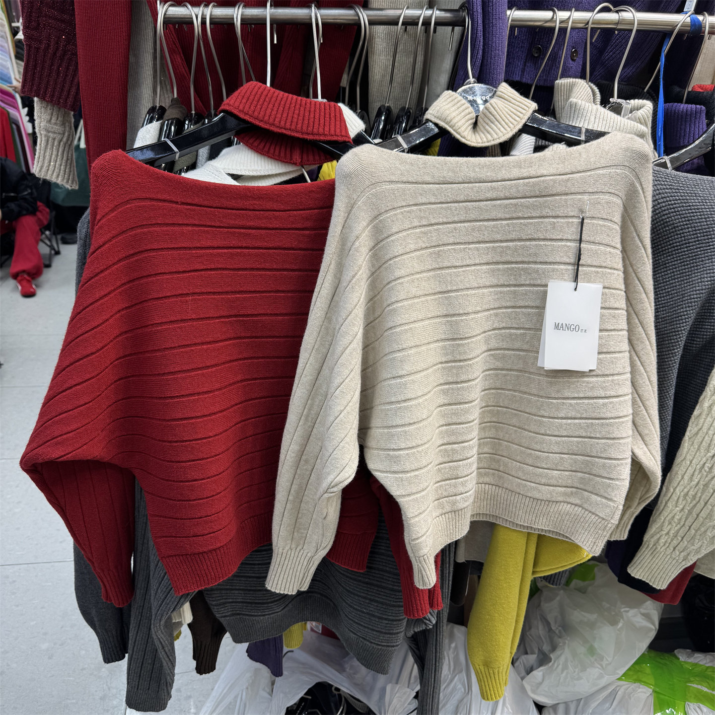 2025秋冬韩版纯欲一字领可斜领露肩蝙蝠袖遮肉显瘦收腰针织衫围脖,女装/女士精品,毛针织衫,淘宝优惠券,粉丝福利购,淘宝优惠卷