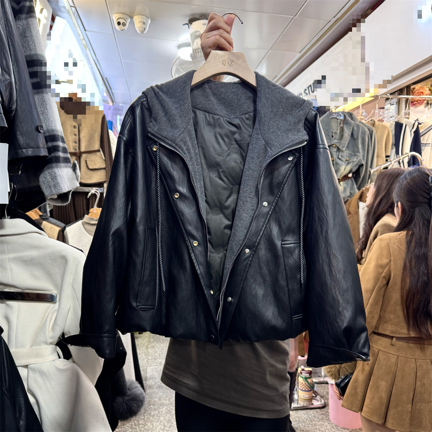 撞色拼接卫衣连帽假两件pu加厚保暖羽绒内胆宽松休闲夹克皮衣外套