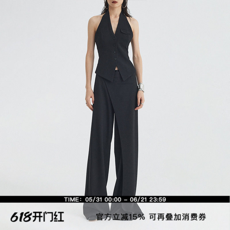 ourhour 知识分子 黑色削肩挂脖袋盖收腰马甲 女春夏设计感套装