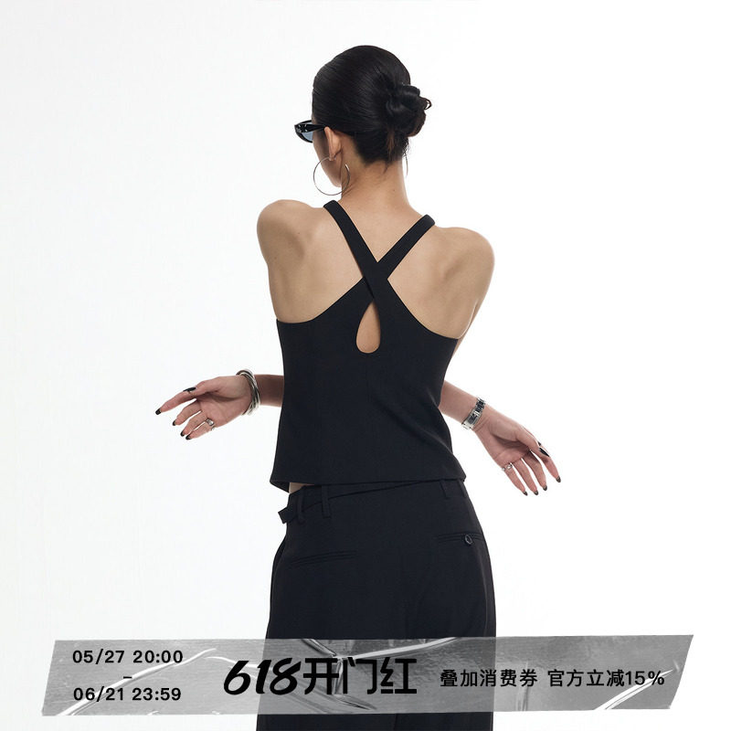 ourhour 职场辣妹 交叉水滴美背黑色削肩挂脖设计感马甲2026春夏