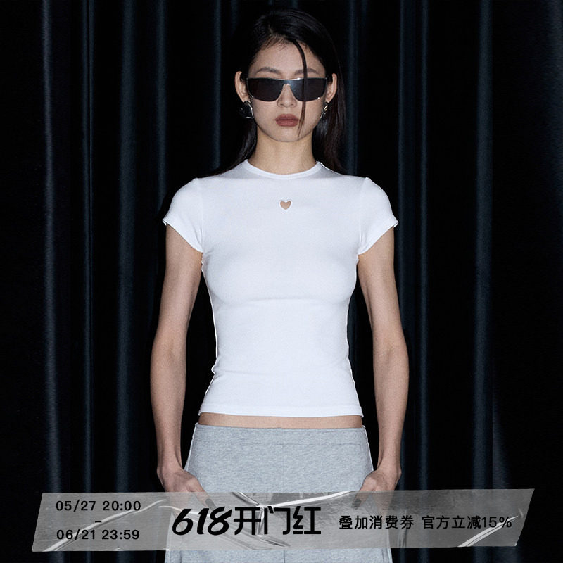 ourhour 刺绣镂空爱心 纯色修身正肩短袖T恤 女春设计感打底衣