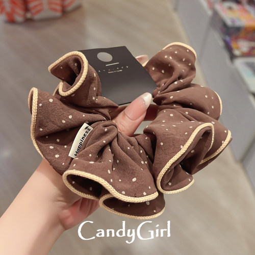 咖色波点木耳边大肠发圈女