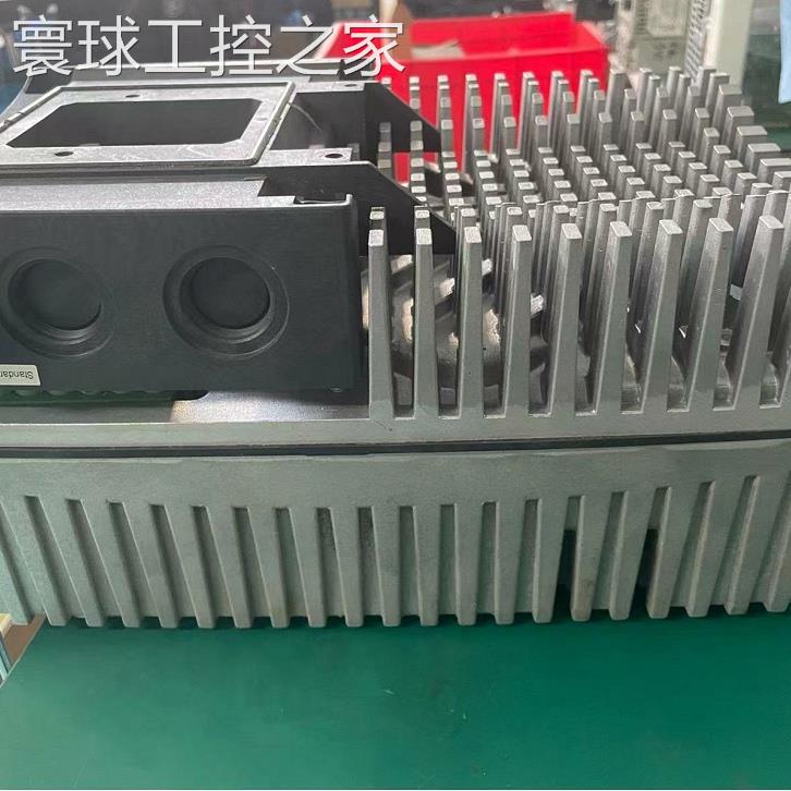 非实价供应Lenze伦茨变频器 E82MV552-4B001 质保一年实物拍摄咨