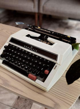 ROMANTIC 打字机白色英文机械1980S正常使用复古文艺礼品中古旧物