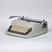 波斯 俄文 丹麦 德文 西班牙等机械打字机中古旧物正常使用 法文