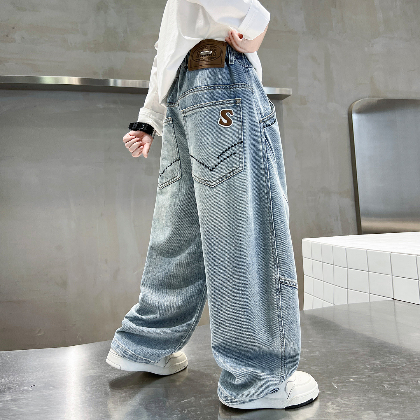 男童直筒牛仔裤春秋款2026新款潮牌儿童弯刀裤中大童春装休闲裤潮