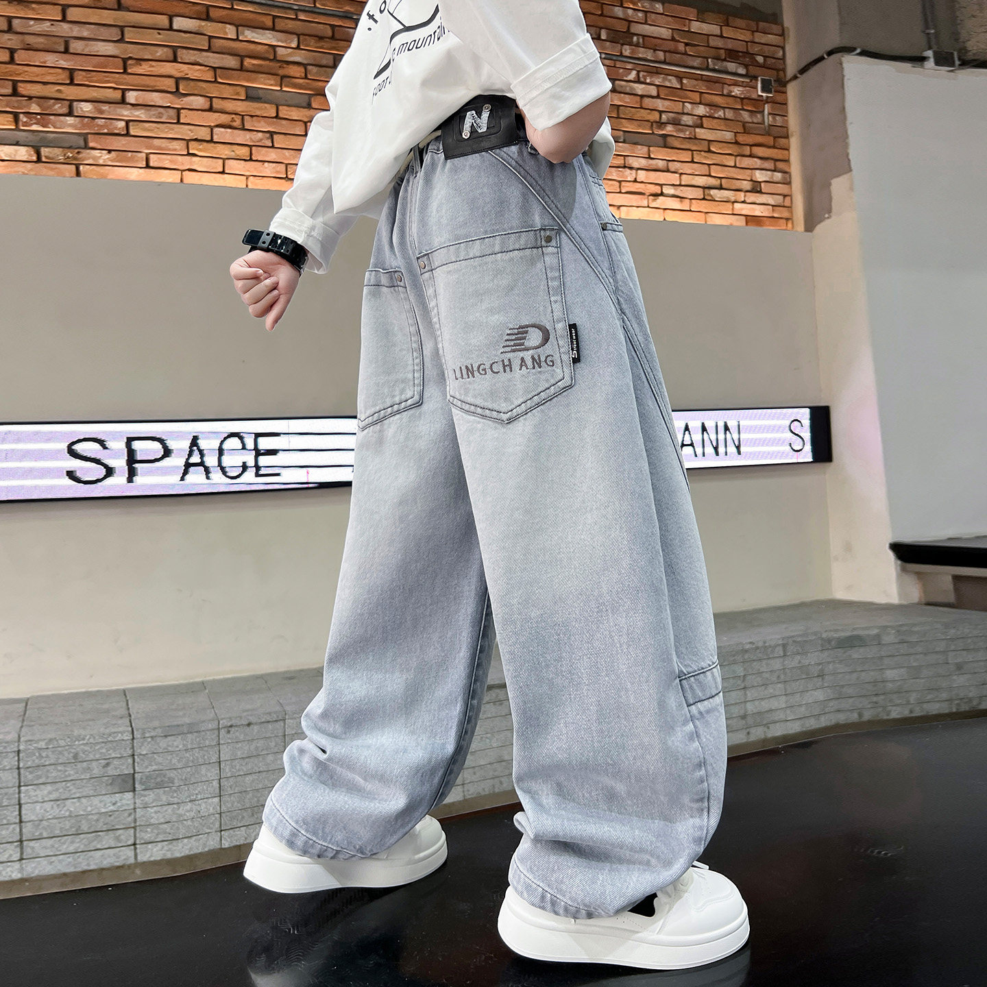 男童牛仔裤春秋款2026新款洋气中大童男孩休闲裤儿童宽松春季裤子