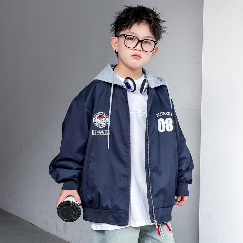 适中春秋季连帽棒球服外套男童