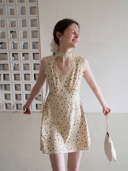 Woman wearing a light floral sleeveless dress