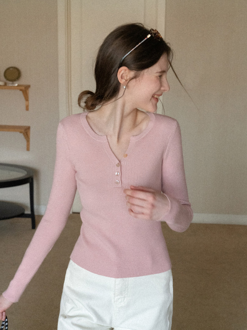 Woman wearing a pink ribbed long-sleeve button-front top