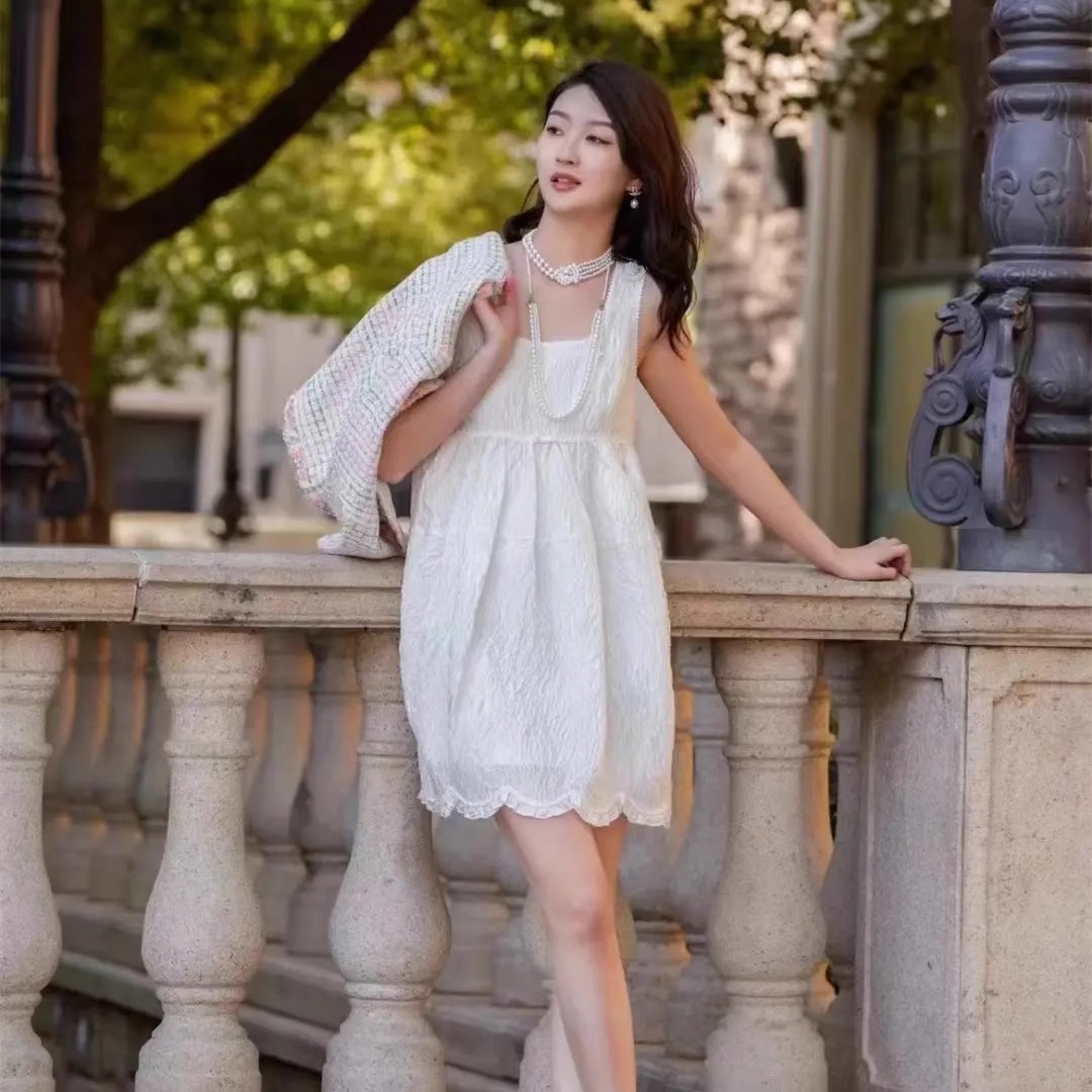 哥弟阿玛施女装2025夏季新款气质方领收腰褶皱高级感无袖连衣裙子