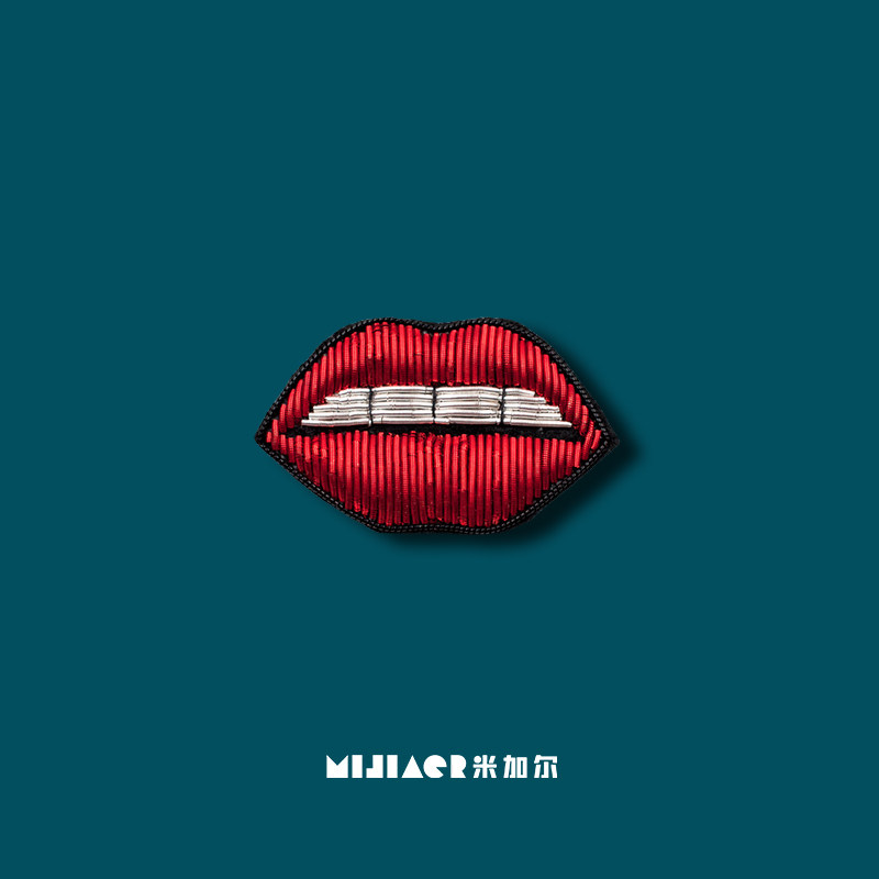 性感红唇情侣精致饰品防走光手工刺绣印度丝别针固定衣服胸针徽章