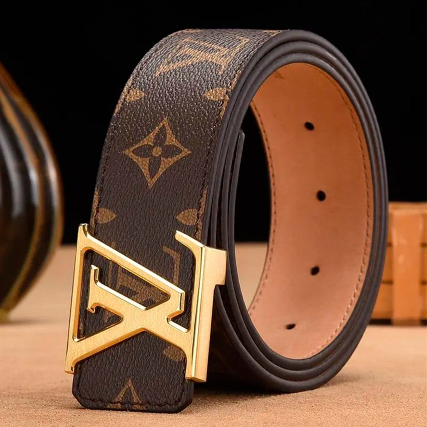 男士真皮字母印花皮带2026新款商务潮流平滑扣腰带女头层牛皮lv0h