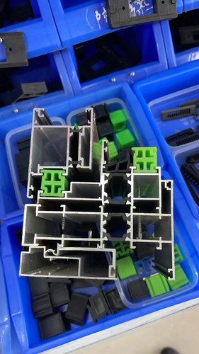 样角卡扣样角连接件样角扣展示铝材塑胶件门窗配件样角胶断桥门窗