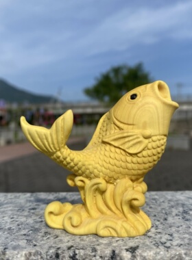 黄杨木雕刻鲤鱼跃龙门手把件