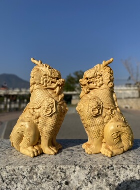 小叶黄杨木雕刻瑞兽麒麟