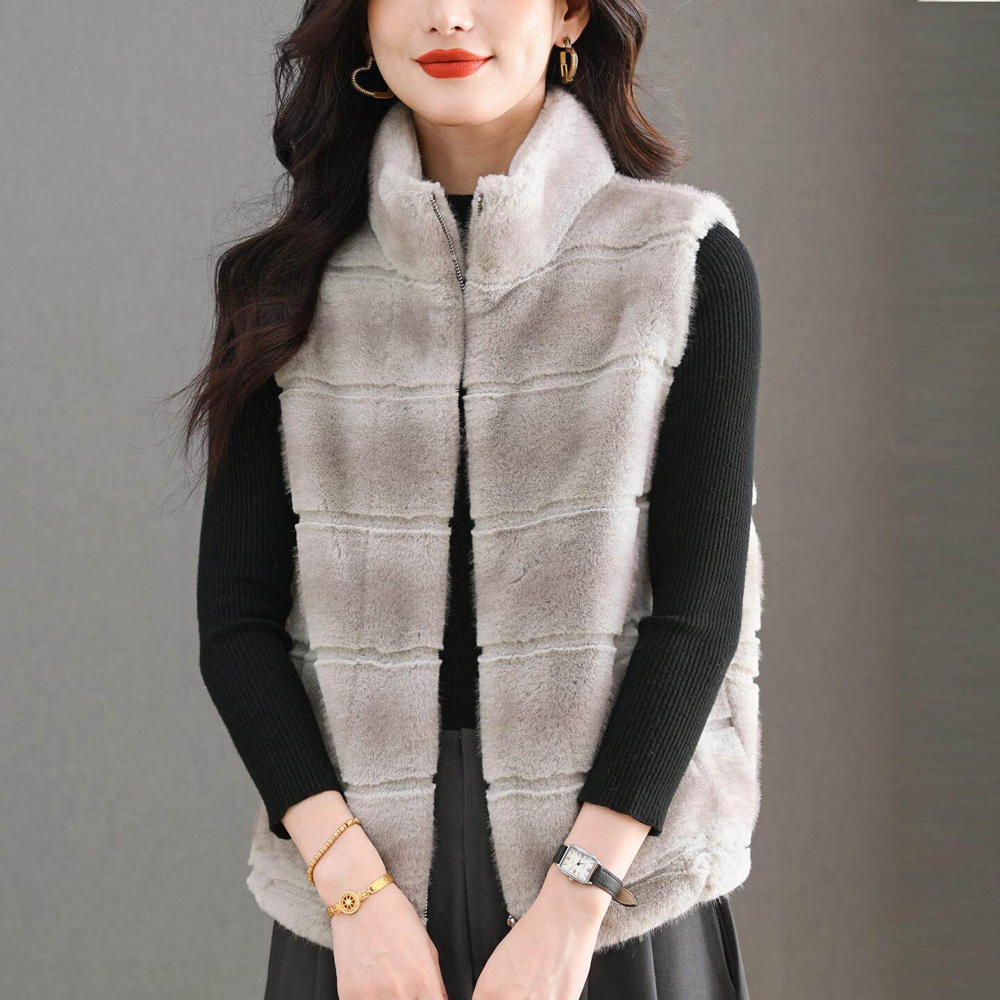 妈妈冬装仿水貂皮草马甲女2025新款条纹立领皮毛一体加厚毛毛背心